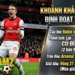 Khoảnh khắc tiền đạo Robin van Persie ăn mừng sau khi lập cú đúp bàn thắng định đoạt trận đấu giữa Arsenal và Liverpool tại giải Ngoại hạng Anh.